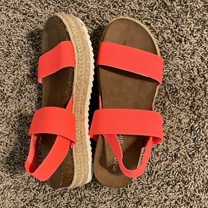 NEW Madden Girl Cybell Platform Sandal